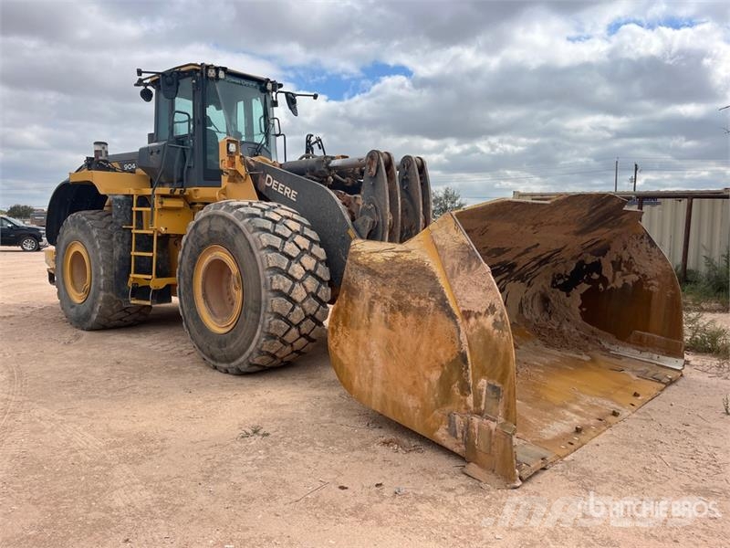 John Deere 904 P-Tier Iekrāvēji uz riteņiem