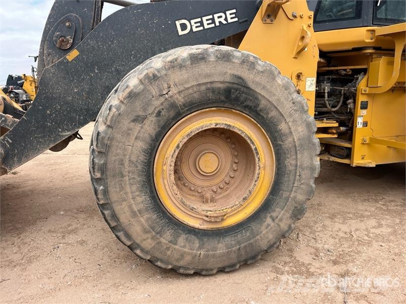 John Deere 904 P-Tier Iekrāvēji uz riteņiem