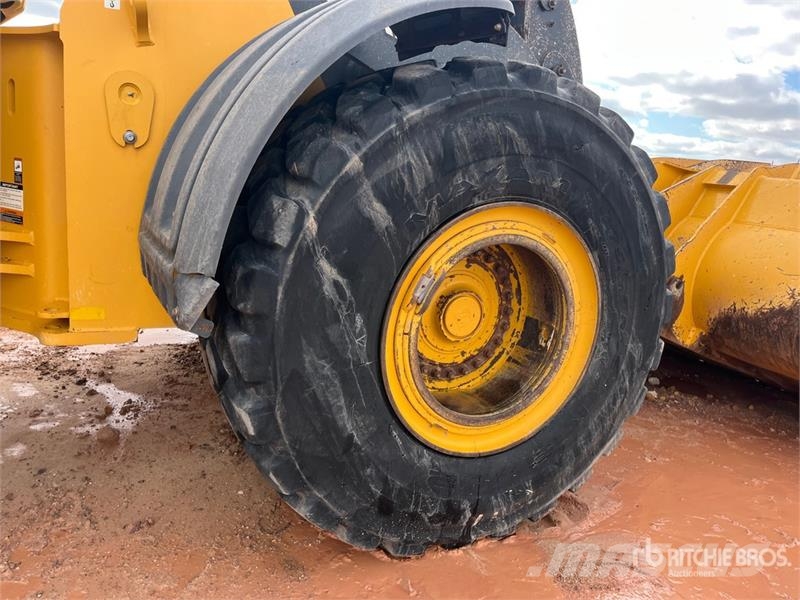 John Deere 904 P-Tier Wheel loaders