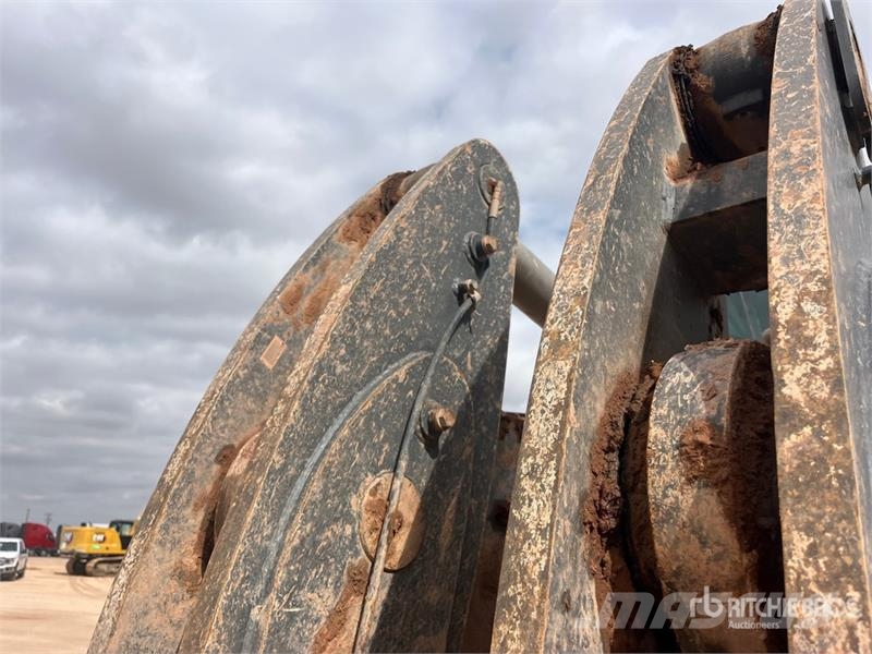 John Deere 904 P-Tier Iekrāvēji uz riteņiem