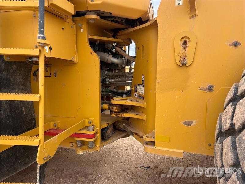 John Deere 904 P-Tier Iekrāvēji uz riteņiem