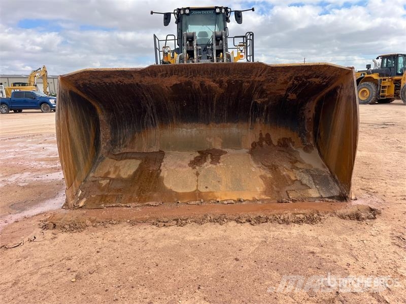 John Deere 904 P-Tier Wheel loaders