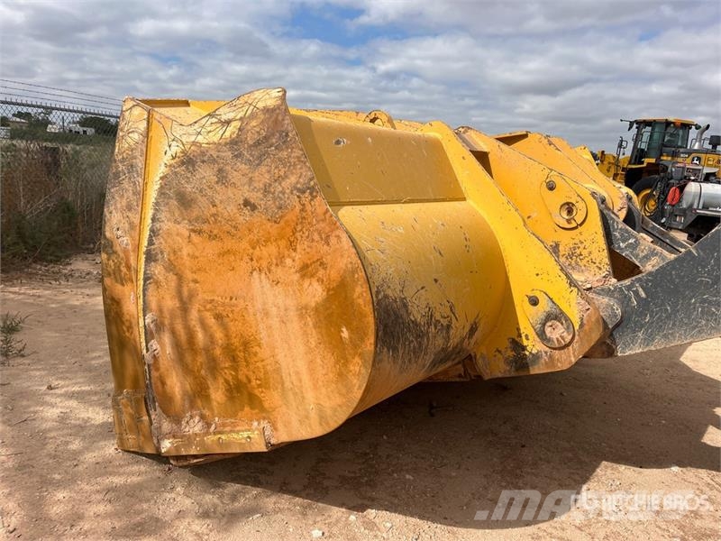 John Deere 904 P-Tier Iekrāvēji uz riteņiem