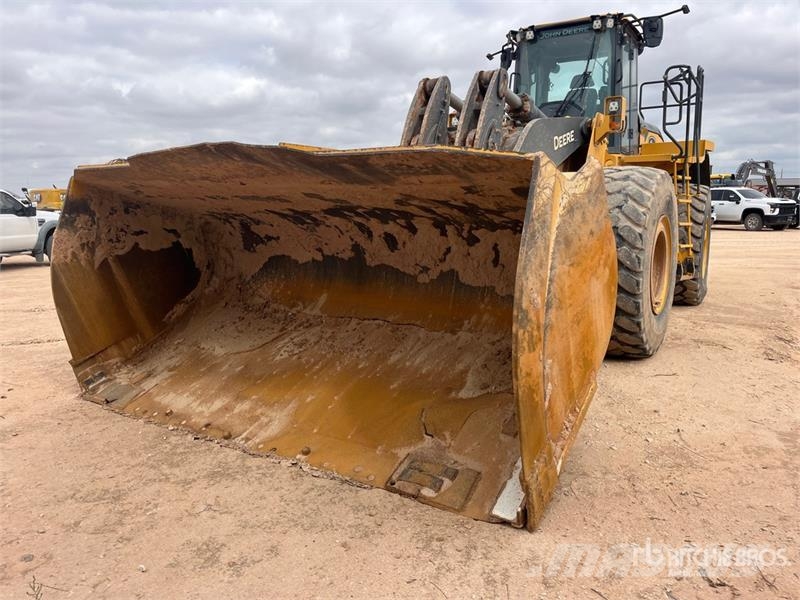 John Deere 904 P-Tier Iekrāvēji uz riteņiem