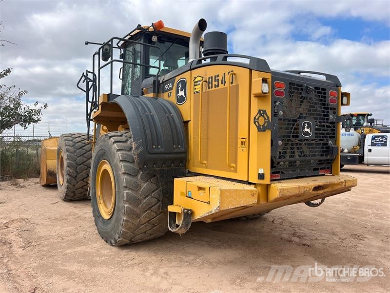 John Deere 904 P-Tier Iekrāvēji uz riteņiem