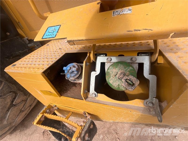 John Deere 904 P-Tier Iekrāvēji uz riteņiem