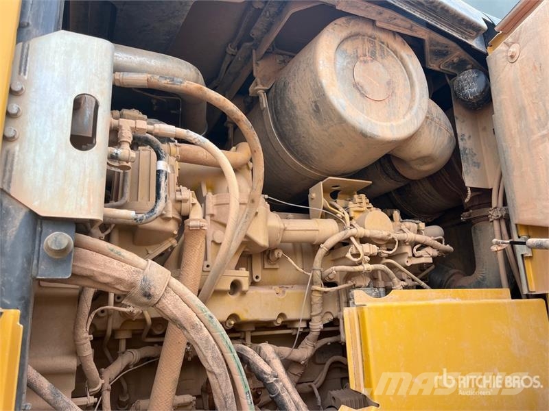 John Deere 904 P-Tier Iekrāvēji uz riteņiem