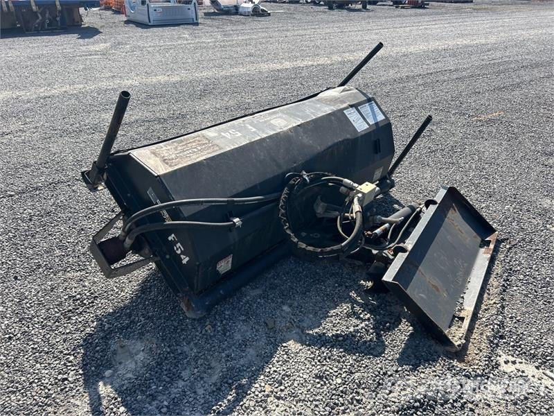 John Deere BA72 72 in Skid Steer Broom Spazzole