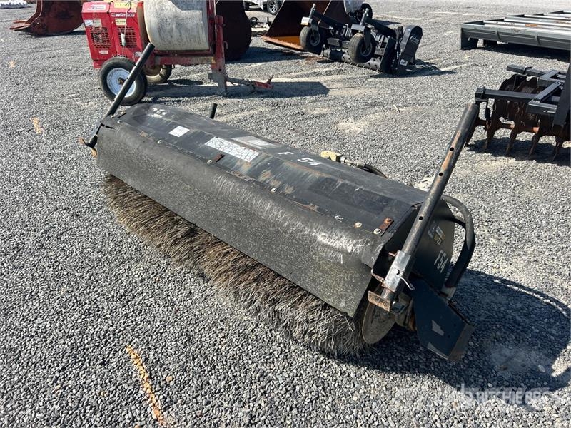 John Deere BA72 72 in Skid Steer Broom Spazzole