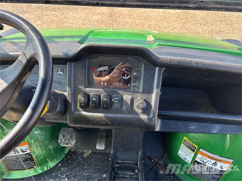 John Deere Gator 4x4 Utility Vehicle Maquinaria para servicios públicos