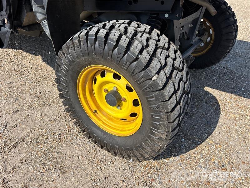 John Deere Gator 4x4 Utility Vehicle Maquinaria para servicios públicos