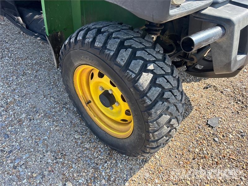 John Deere Gator 4x4 Utility Vehicle Maquinaria para servicios públicos