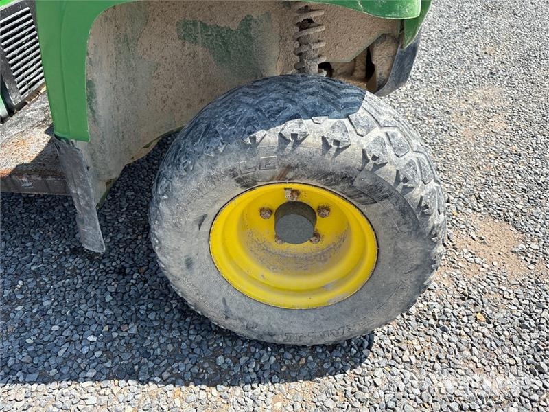 John Deere Gator TX Maquinaria para servicios públicos