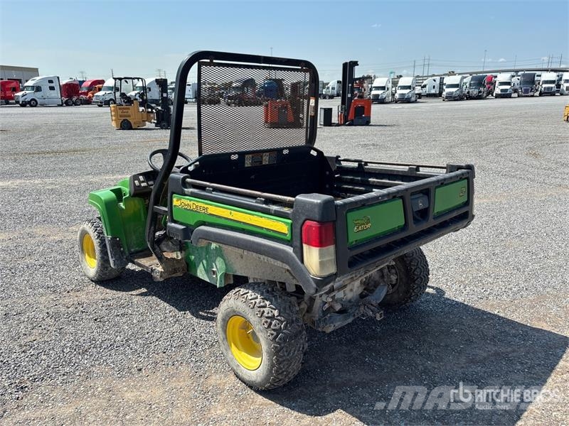 John Deere Gator TX Maquinaria para servicios públicos