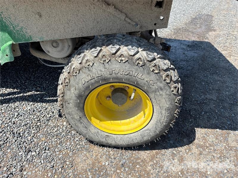 John Deere Gator TX Maquinaria para servicios públicos