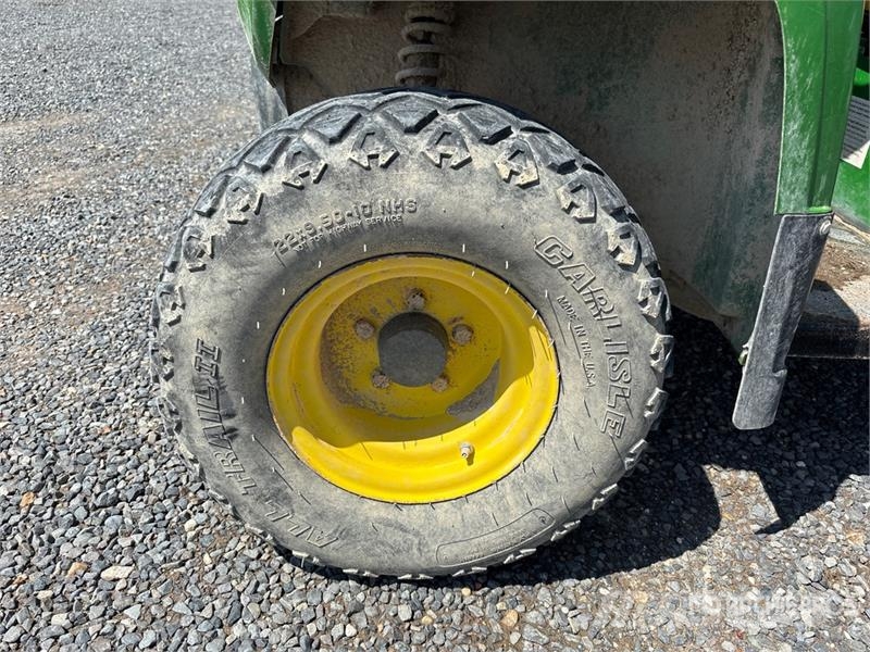 John Deere Gator TX Maquinaria para servicios públicos
