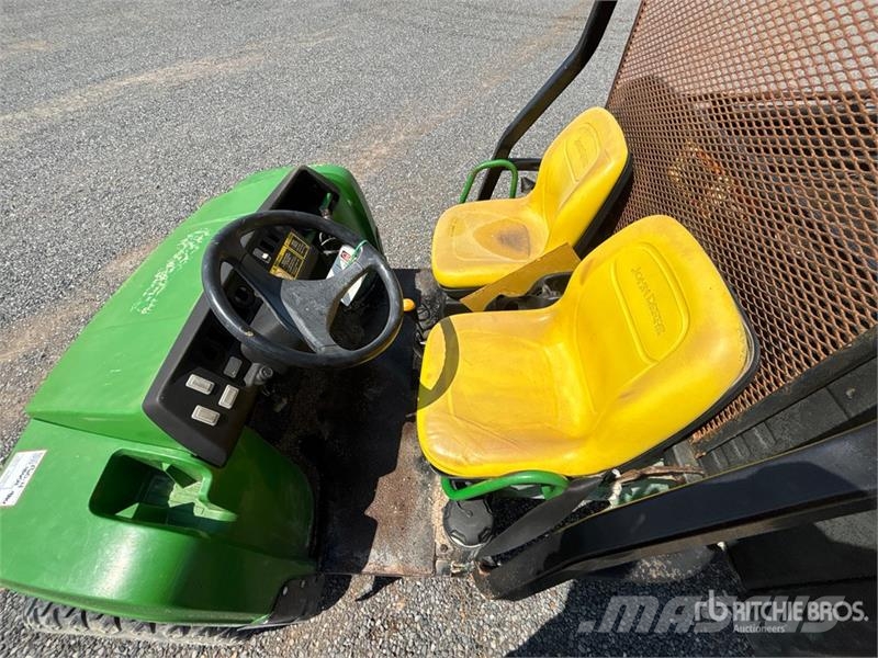 John Deere Gator TX Maquinaria para servicios públicos