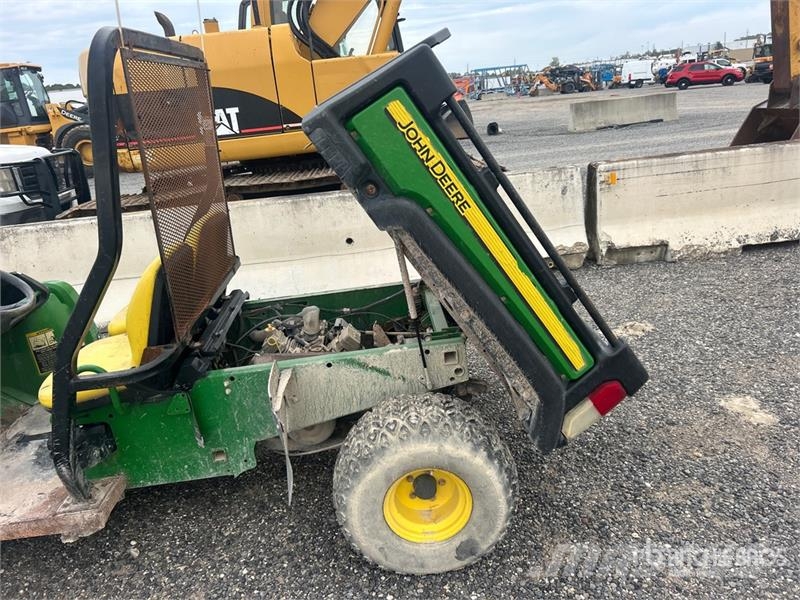 John Deere Gator TX 4X2 4x2 Utility Vehicle ماكينات منفعة عامة