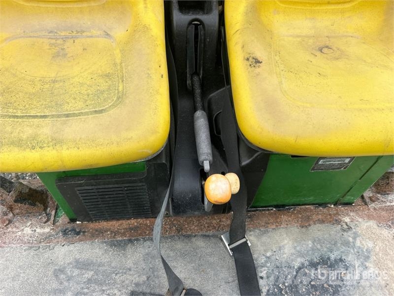 John Deere Gator TX 4X2 4x2 Utility Vehicle ماكينات منفعة عامة