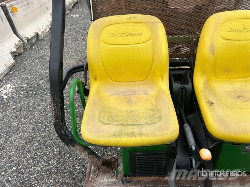John Deere Gator TX 4X2 4x2 Utility Vehicle ماكينات منفعة عامة