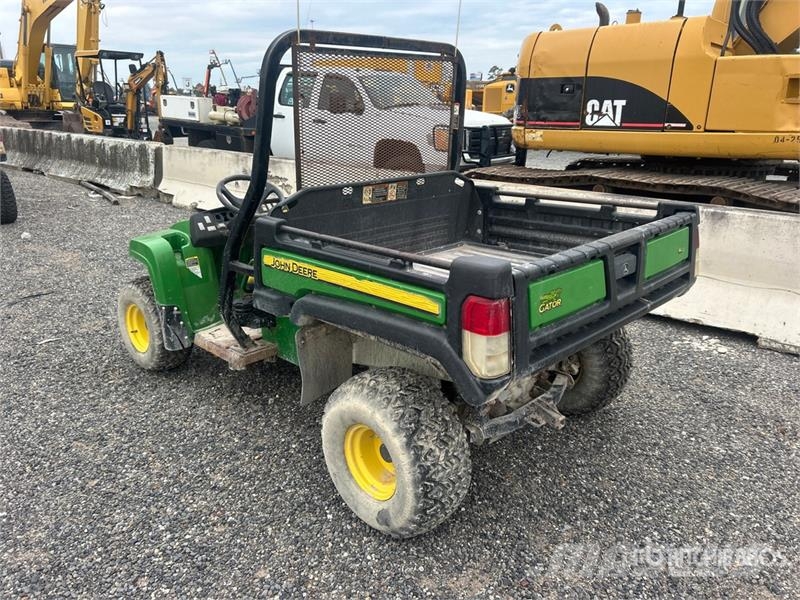 John Deere Gator TX 4X2 4x2 Utility Vehicle ماكينات منفعة عامة