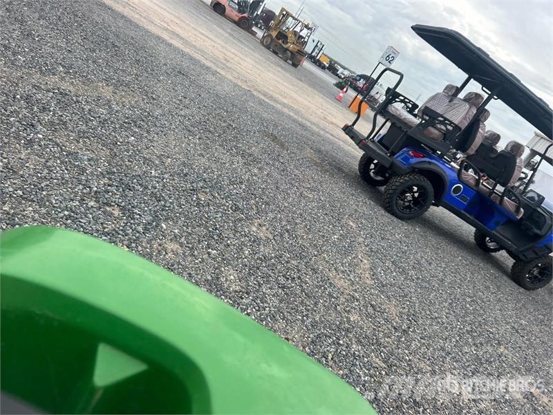 John Deere Gator TX 4X2 4x2 Utility Vehicle ماكينات منفعة عامة