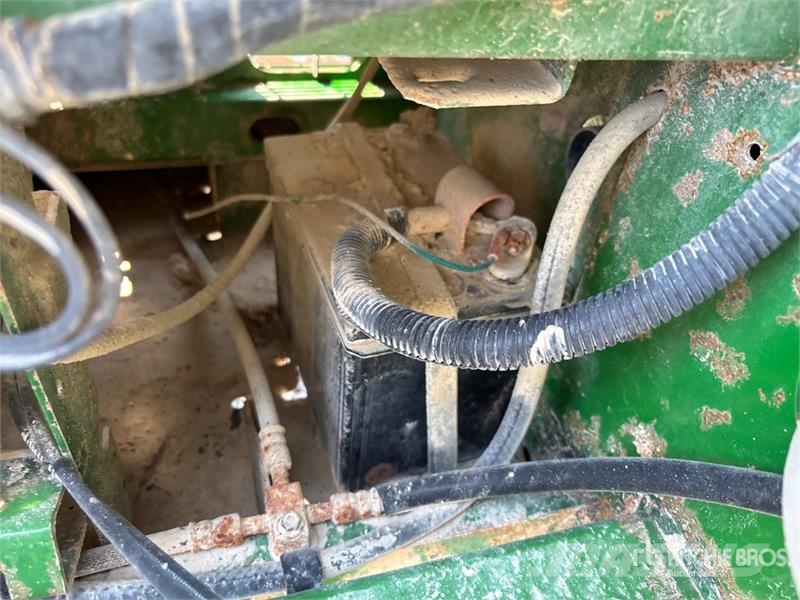 John Deere Gator TX 4X2 4x2 Utility Vehicle Maquinaria para servicios públicos