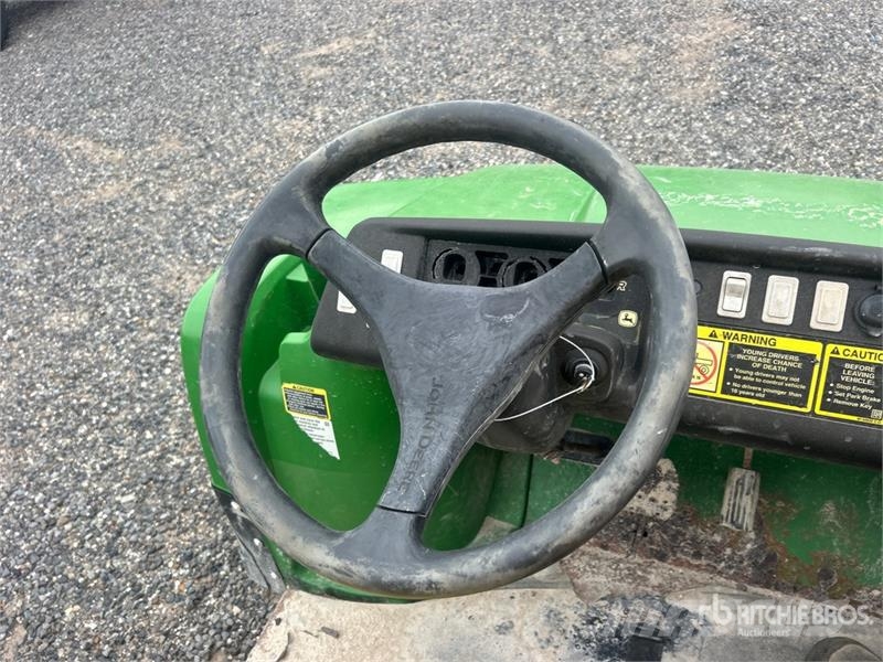 John Deere Gator TX 4X2 4x2 Utility Vehicle ماكينات منفعة عامة