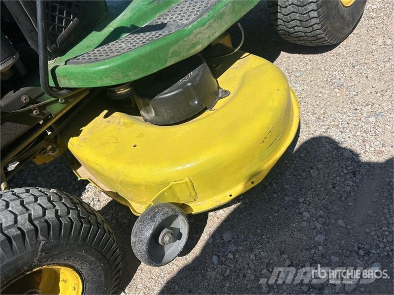 John Deere L110 ركوب الحشائش