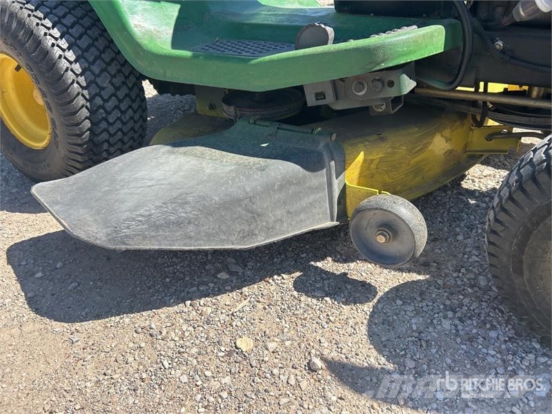 John Deere L110 ركوب الحشائش