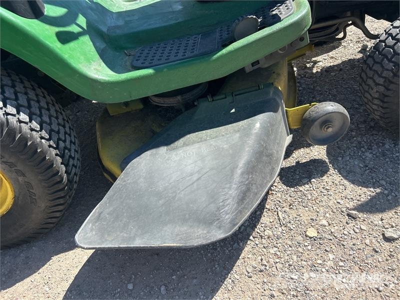 John Deere L110 ركوب الحشائش