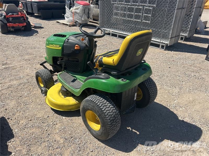 John Deere L110 ركوب الحشائش