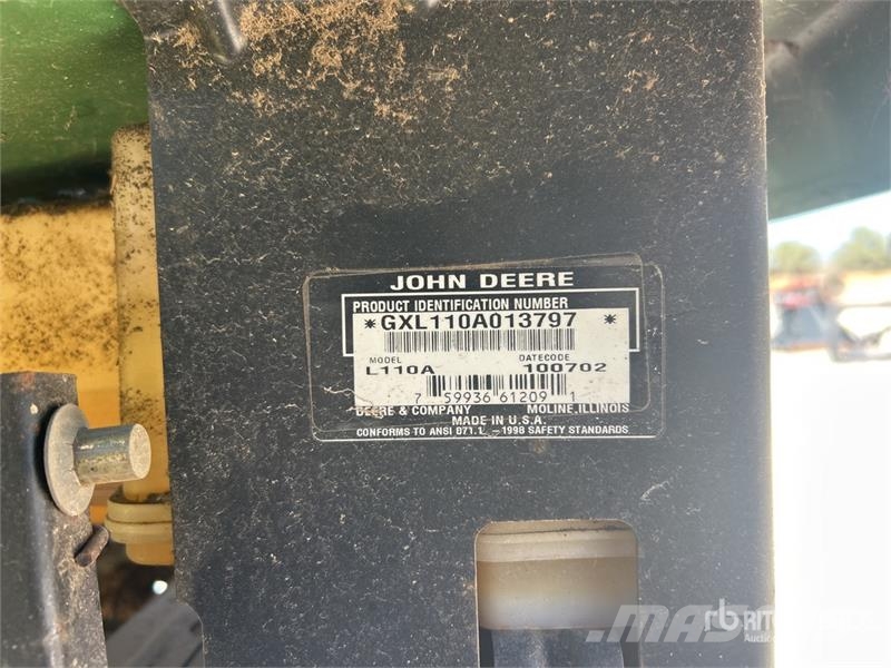John Deere L110 ركوب الحشائش