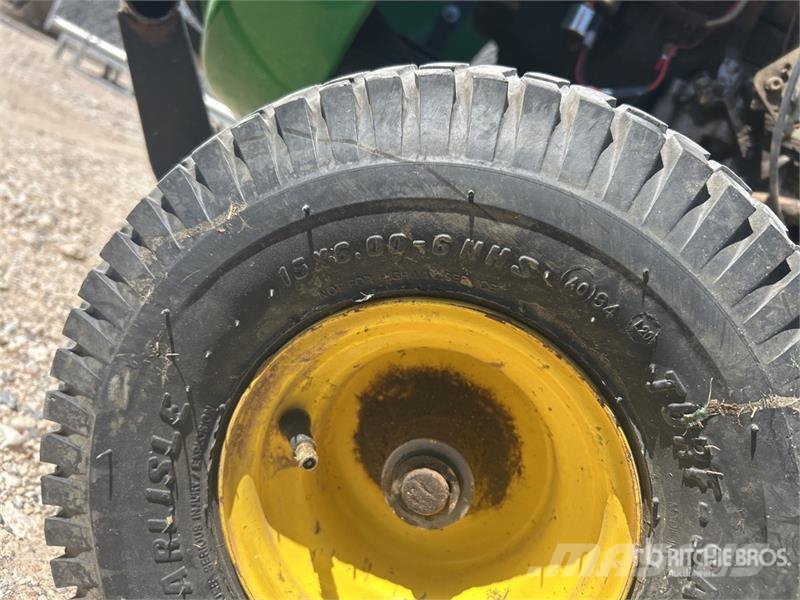 John Deere L110 ركوب الحشائش