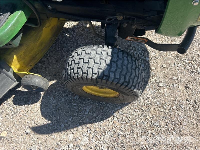 John Deere L110 ركوب الحشائش