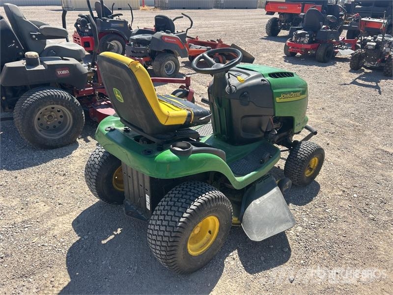 John Deere L110 ركوب الحشائش
