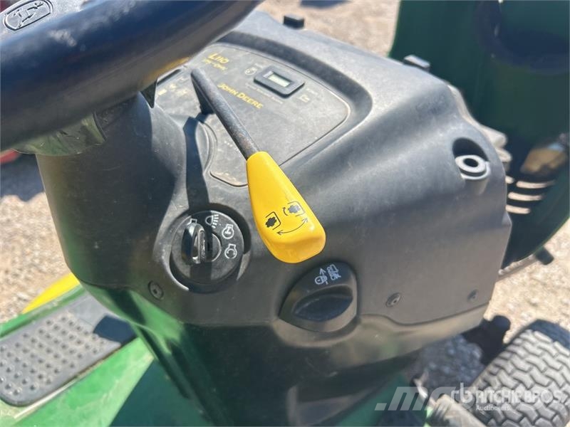 John Deere L110 ركوب الحشائش