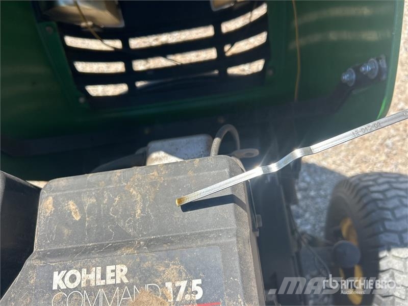 John Deere L110 ركوب الحشائش