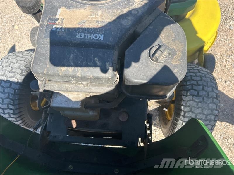 John Deere L110 ركوب الحشائش