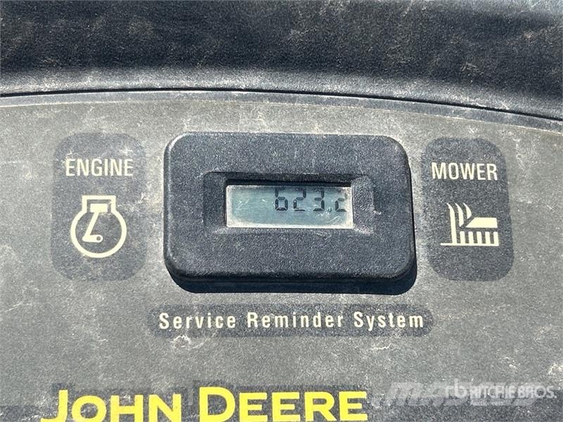 John Deere L110 ركوب الحشائش