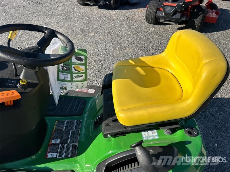 John Deere S100 Ride-On Lawn Mower (Unused) Rijmaaiers