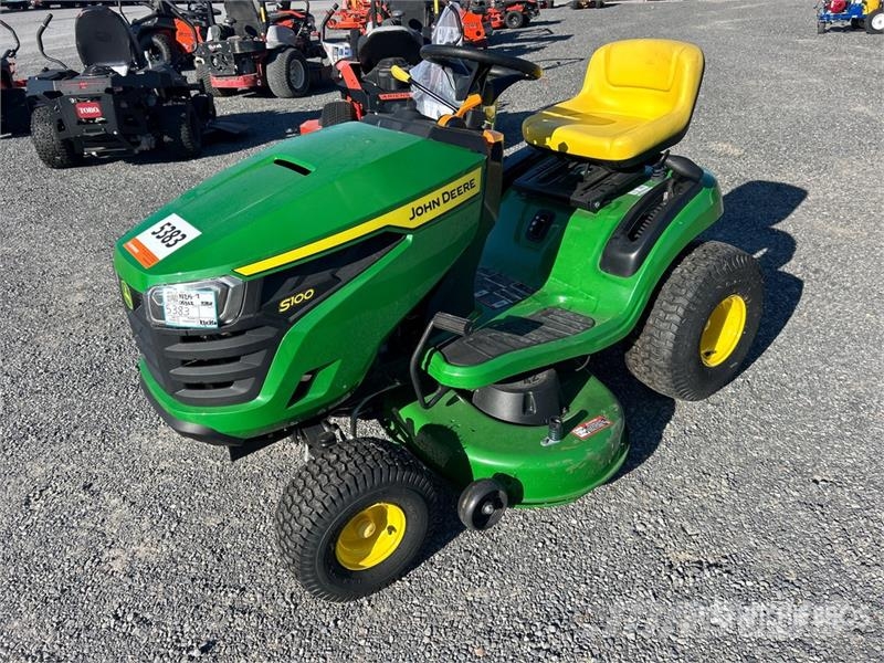 John Deere S100 Ride-On Lawn Mower (Unused) Rijmaaiers