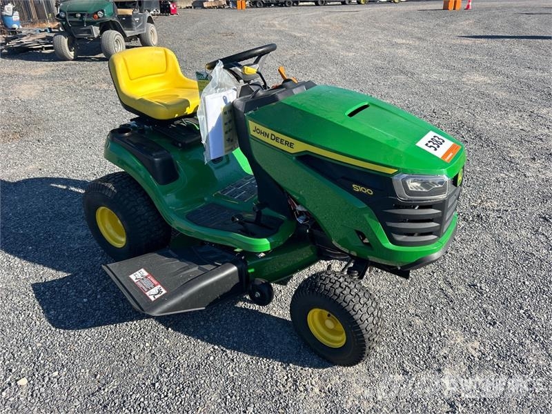 John Deere S100 Ride-On Lawn Mower (Unused) Rijmaaiers