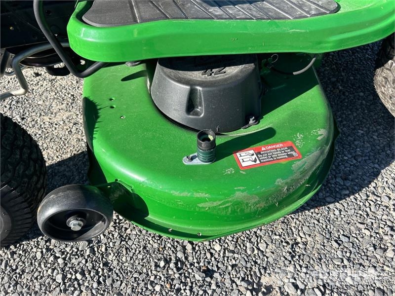 John Deere S100 Ride-On Lawn Mower (Unused) Rijmaaiers