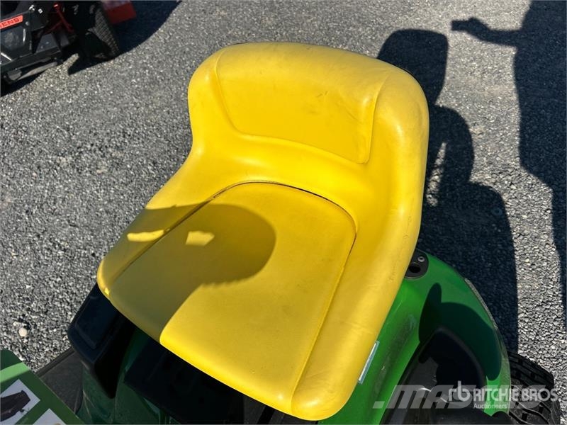 John Deere S100 Ride-On Lawn Mower (Unused) Rijmaaiers