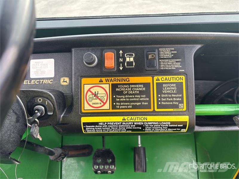 John Deere TE Gator 4x2 Utility Vehicle ユーティリティー機械