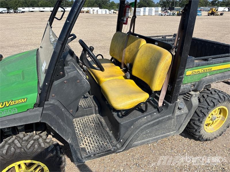 John Deere XUV835M 4x4 Utility Vehicle Užitkové stroje
