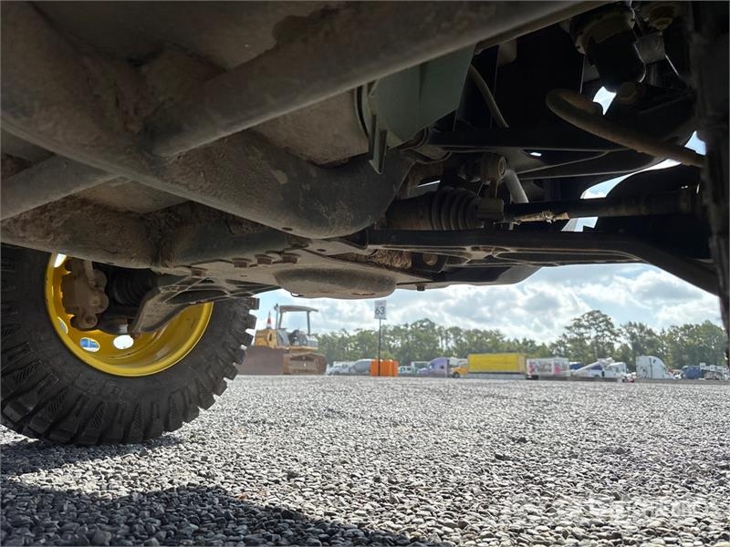 John Deere XUV855MS4 4x4 Utility Vehicle Maquinaria para servicios públicos