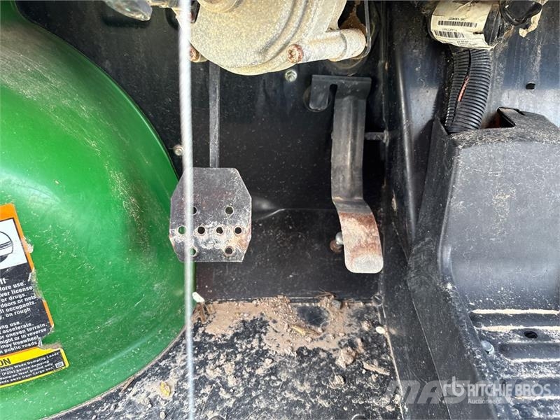 John Deere XUV855MS4 4x4 Utility Vehicle Maquinaria para servicios públicos