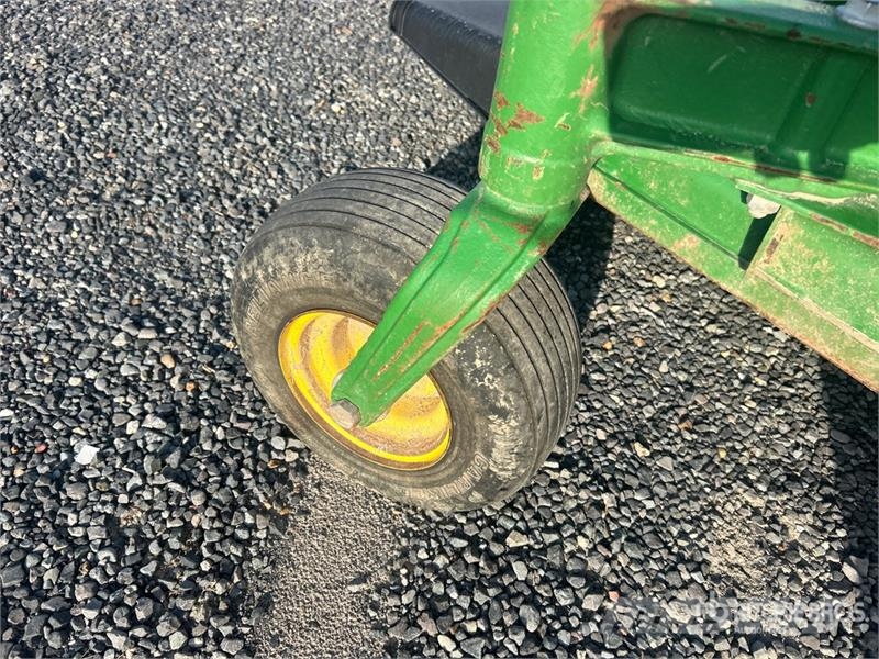 John Deere Z950M Zero-Turn Lawn Mower Самохідні газонокосарки